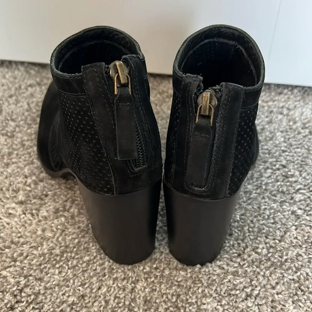CHOCOLAT BLU Black Suede Ankle Boots‎ Bootie back zipper 36 6 Nubuck Leather NEW